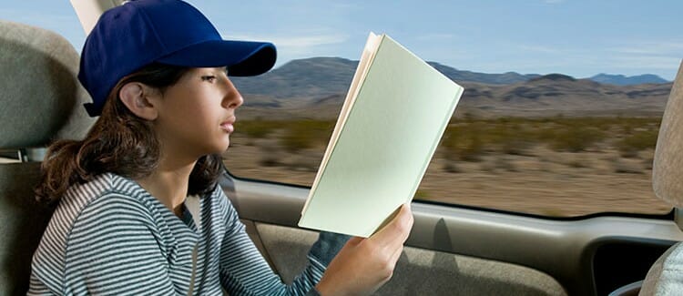 Reading-in-car-750x325